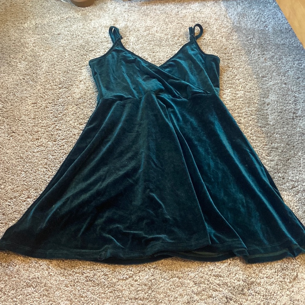 Size medium, green, velvet dress
